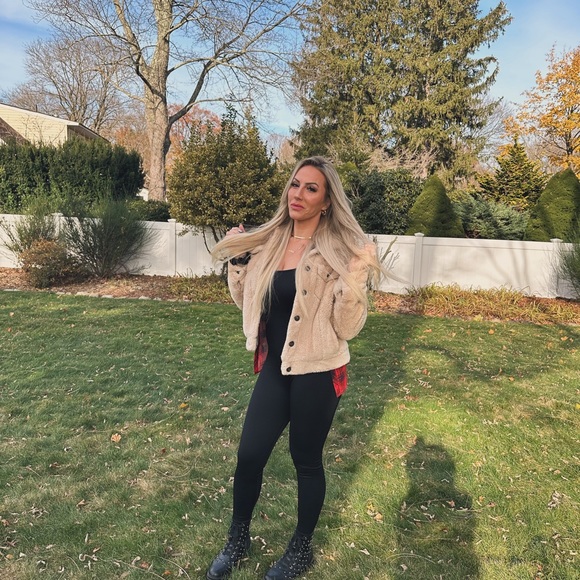 Meet your Posher, Amanda - Picture 5 of 14